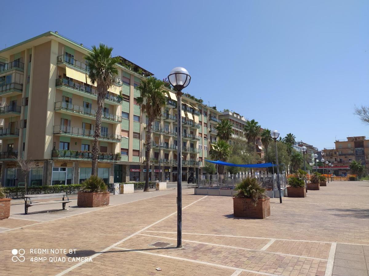 B & B Civico 6 Rooms Σαλέρνο Εξωτερικό φωτογραφία