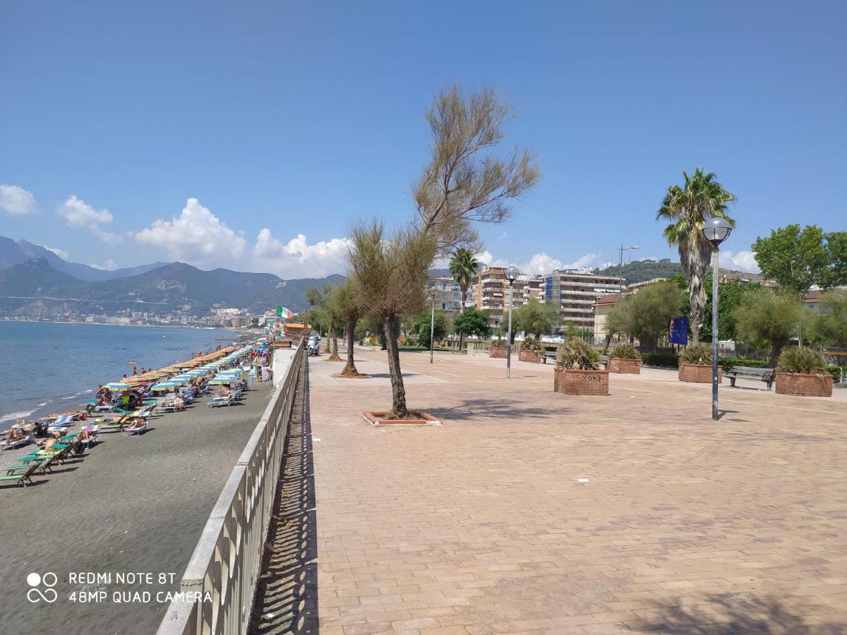 B & B Civico 6 Rooms Σαλέρνο Εξωτερικό φωτογραφία