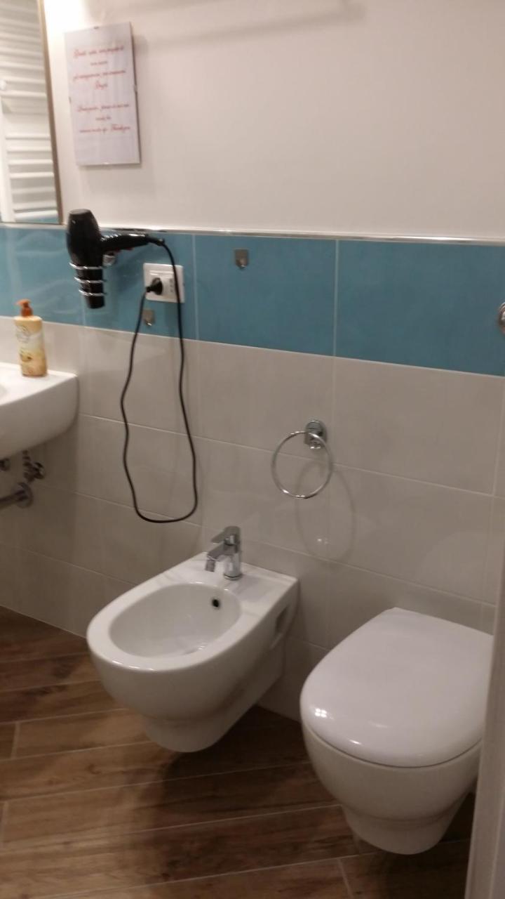 B & B Civico 6 Rooms Σαλέρνο Εξωτερικό φωτογραφία