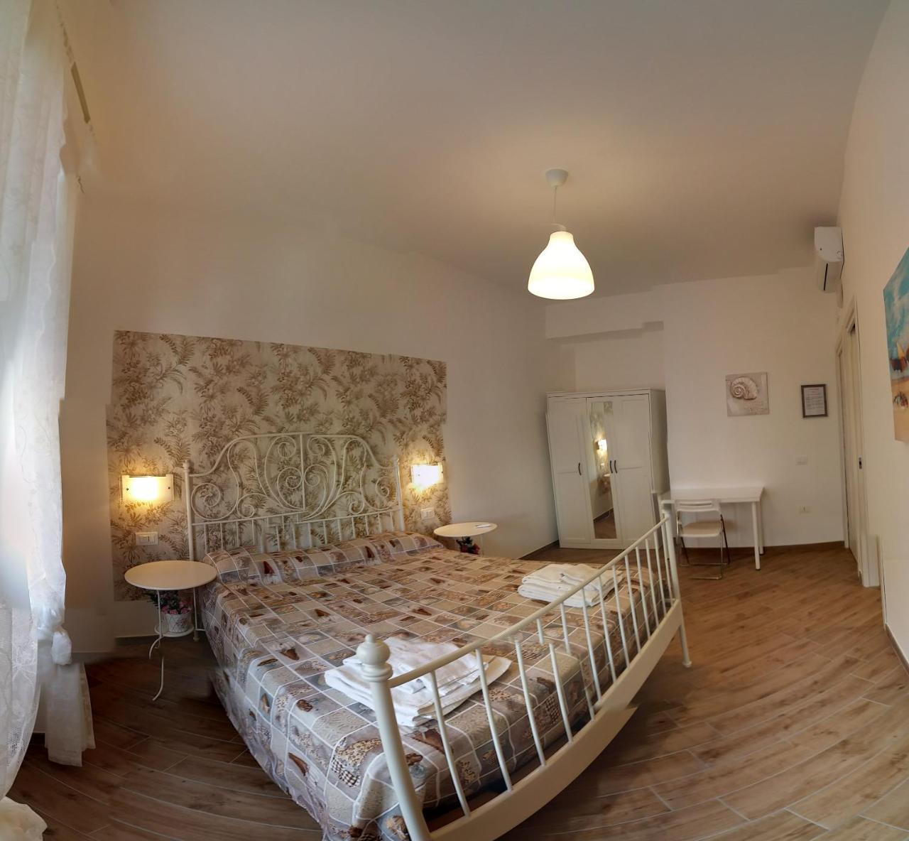 B & B Civico 6 Rooms Σαλέρνο Εξωτερικό φωτογραφία